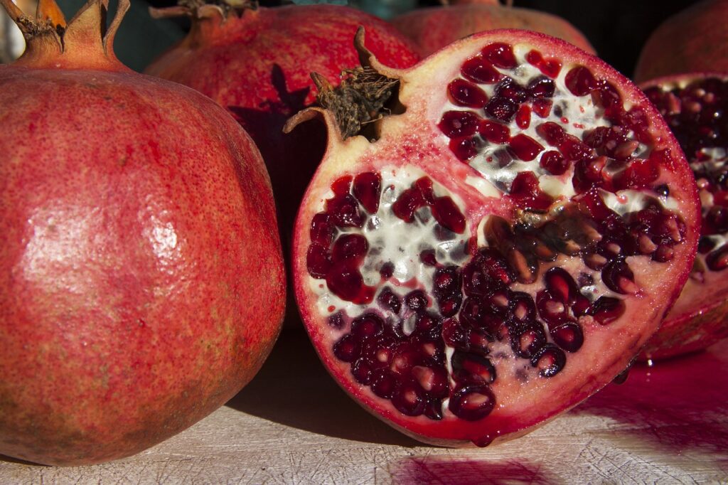 pomegranate, red, fruit-74928.jpg