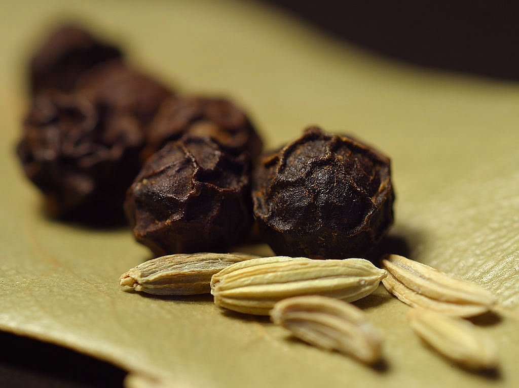 laurels, caraway seeds, still life-3465.jpg